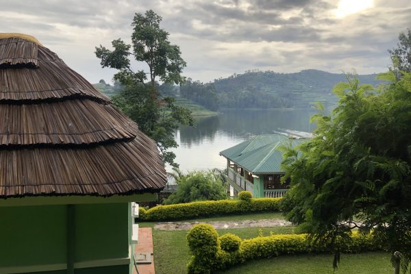 Tan - lake bunyoni - uganda